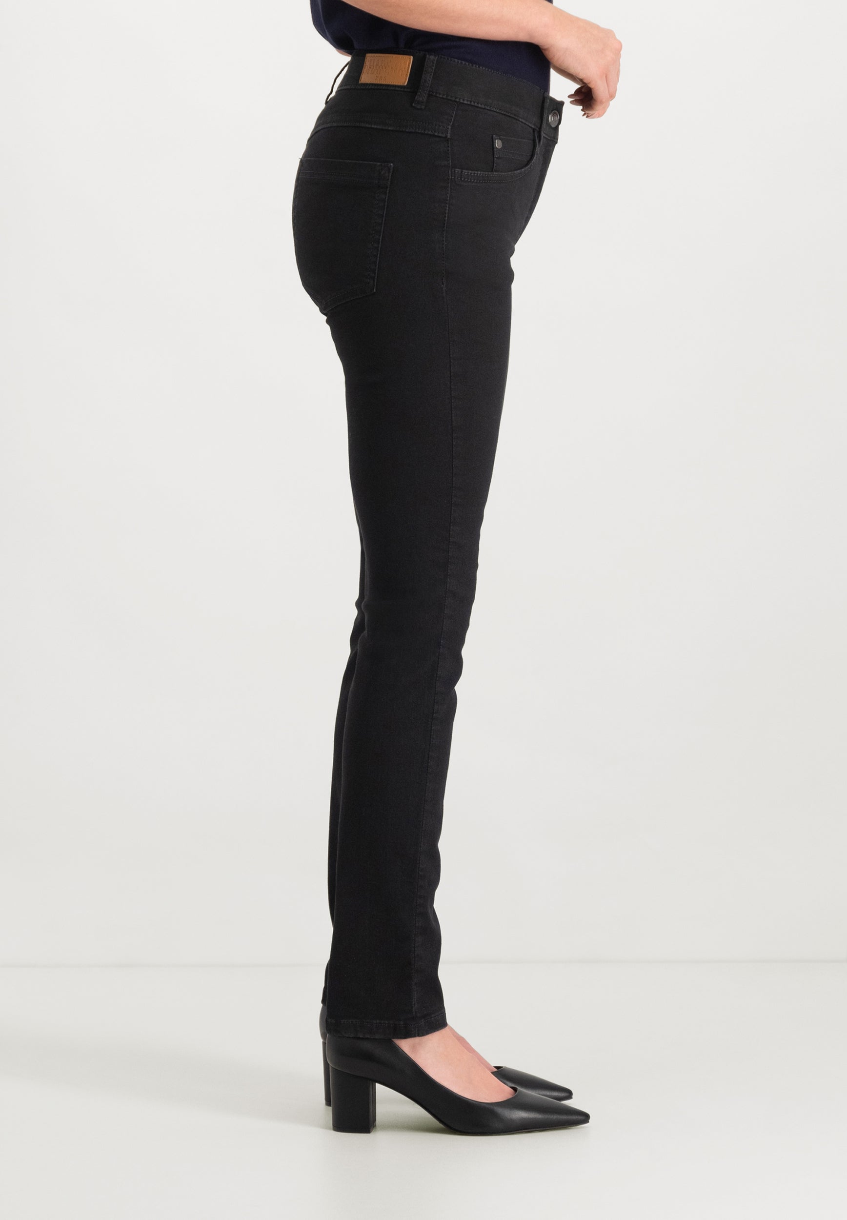 Twigie Shape-On Straight Jeans | Black Black Pants ZRS