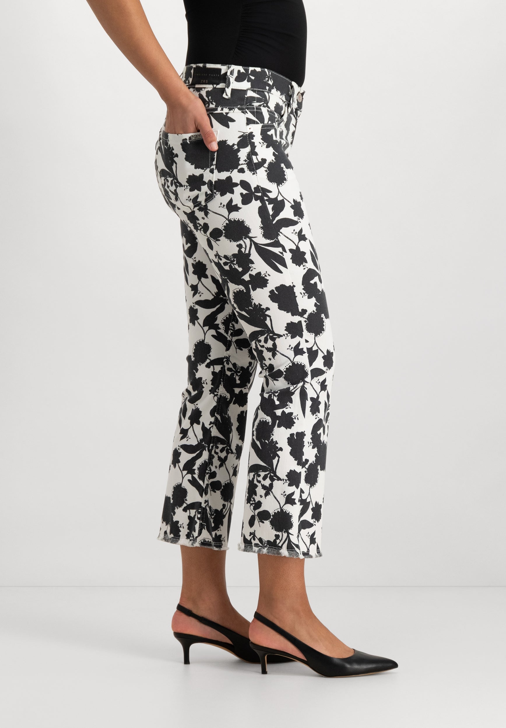 Twigie Shape-On 7/8 Bootcut Jeans | Black and White