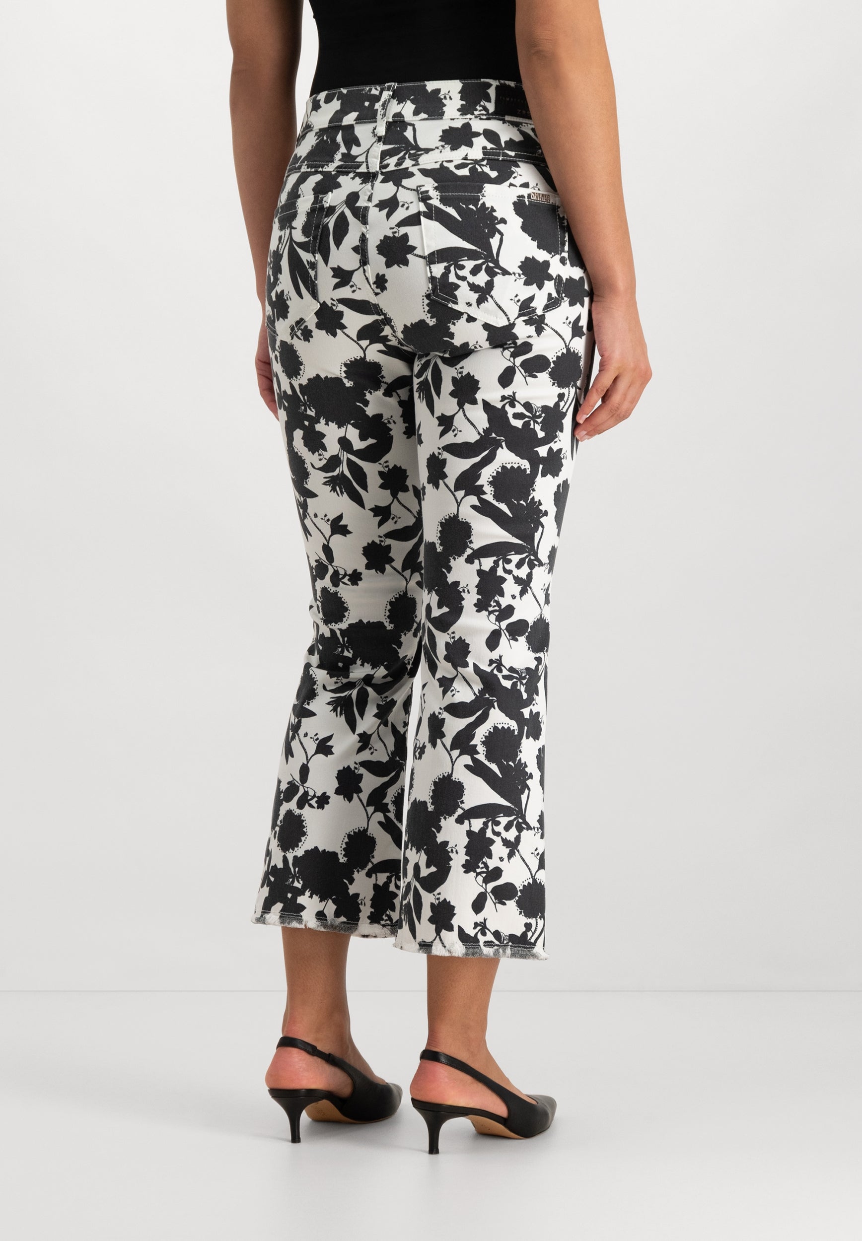 Twigie Shape-On 7/8 Bootcut Jeans | Black and White